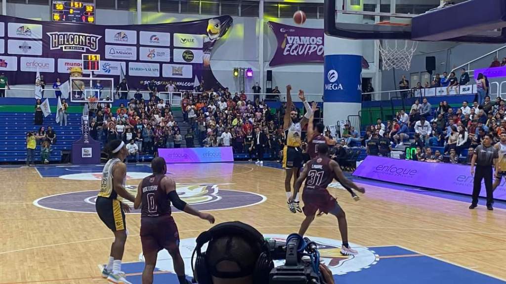 Halcones de Xalapa se impone a Plateros y se lleva la&nbsp;serie