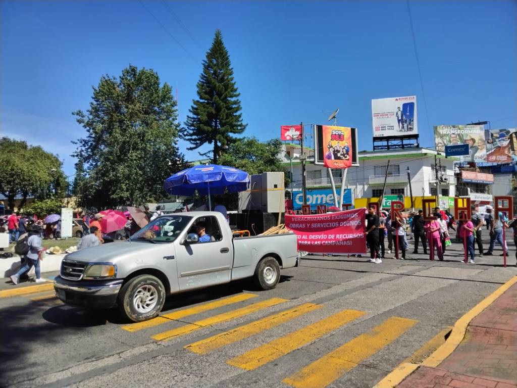 Antorchistas marchan para exigir obras al gobierno de&nbsp;Veracruz