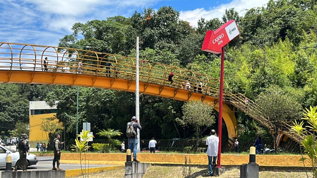Así impidieron que mujer trans se arrojara de puente peatonal de&nbsp;Xalapa