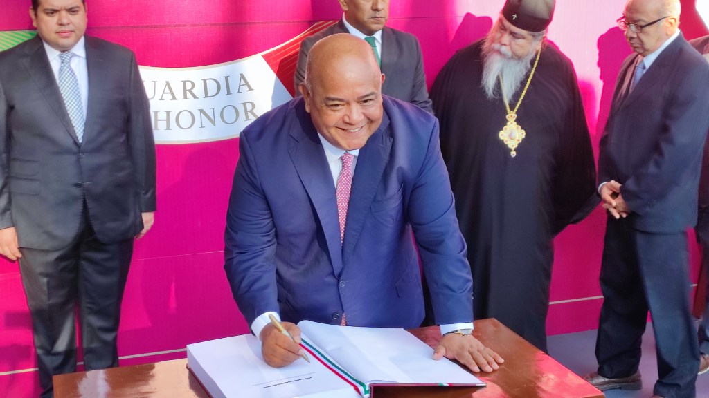 ¿Prepara su renuncia? Cisneros aclara si buscará&nbsp;gubernatura