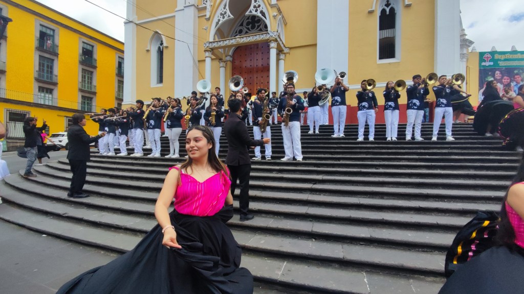 Panteras del COBAEV paralizan centro de Xalapa con&nbsp;flashmob