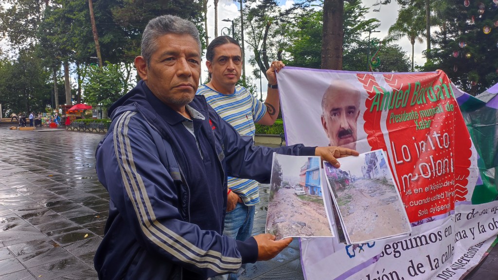 Demandan obra de pavimentación a Ricardo Ahued; llevan 20 años&nbsp;gestionando
