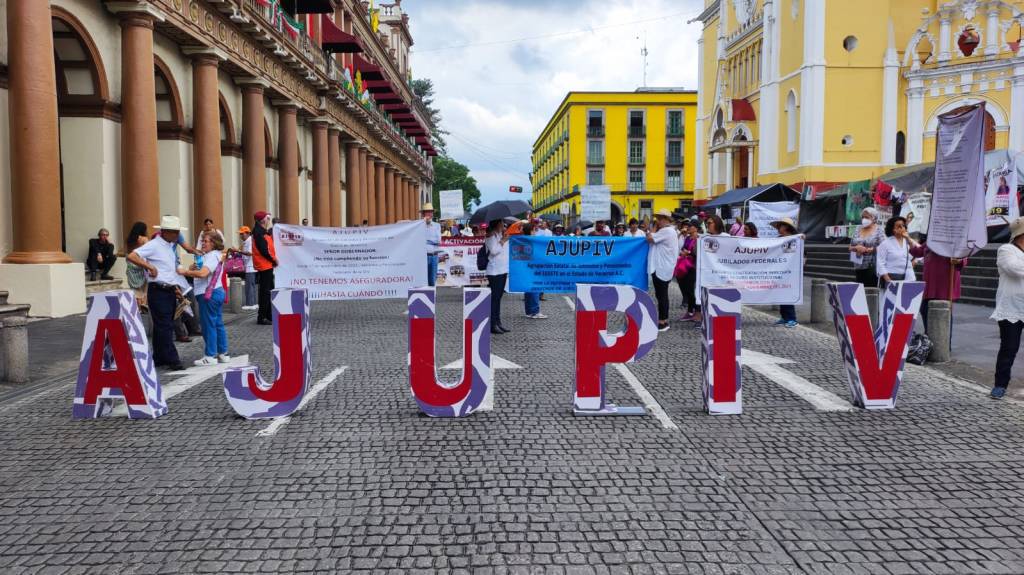 Jubilados de Veracruz cumplen un mes en&nbsp;protesta