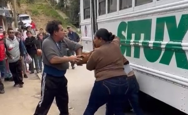 Por conflicto vial, golpean a operador de autobús en&nbsp;Xalapa