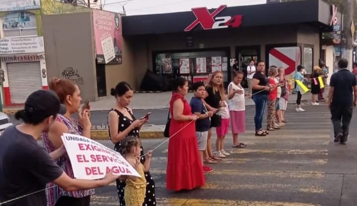 Desabasto de agua en Xalapa provoca bloqueos en&nbsp;avenidas