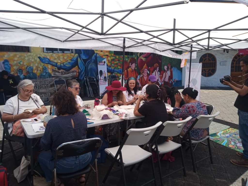 Realizan jornada de bordados para visibilizar a desaparecidos en&nbsp;Veracruz