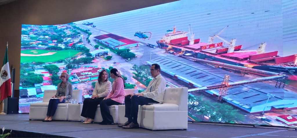 Empresarios aplauden futuras inversiones internacionales en beneficio de&nbsp;Veracruz