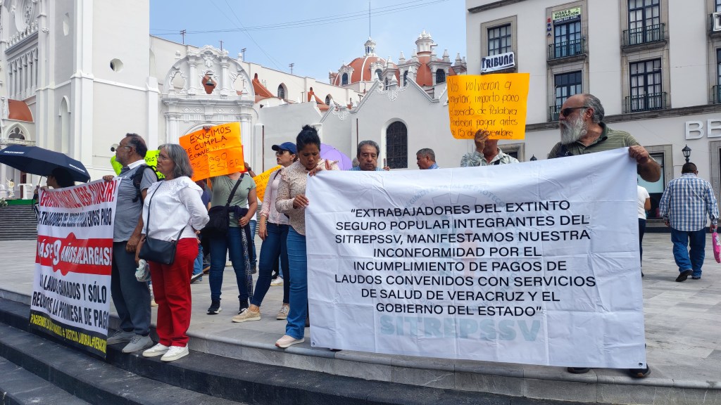 Extrabajadores del Seguro Popular demandan pagos pendientes desde hace más de 9&nbsp;años